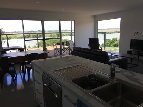 Matts River Rest - Accommodation Redcliffe 0