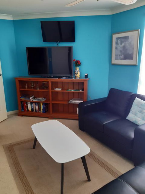 Maxs Beachside Villa - Accommodation Redcliffe 3
