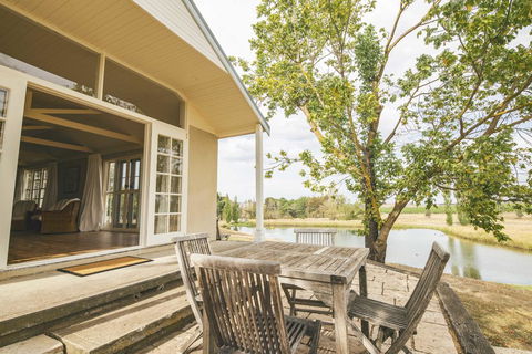 Mayfield Vineyard - Accommodation Redcliffe 2