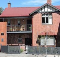 McKenzie House - Accommodation Redcliffe