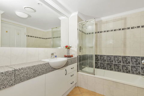 Mediterranean Beachfront Apartments - Accommodation Redcliffe 3