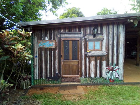 Mena Creek Flower House - Accommodation Redcliffe 1