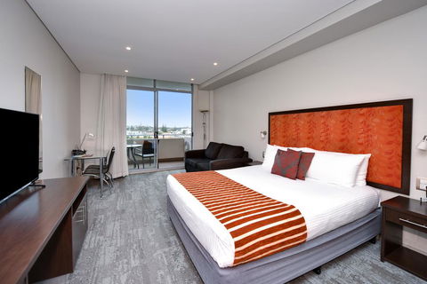 Mercure Centro Port Macquarie - Accommodation Redcliffe 3