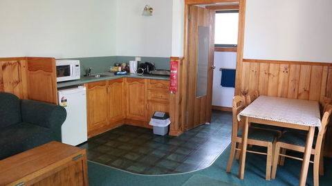 Meredith House & Apartments Strahan - Accommodation Redcliffe 3