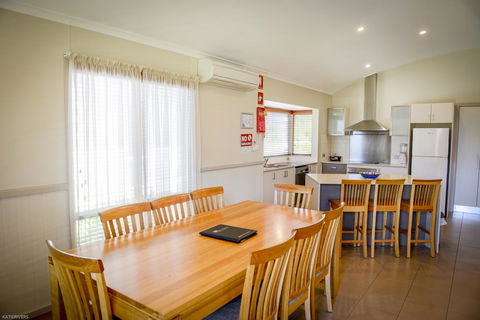 Merry Beach Caravan Park - Accommodation Redcliffe 2