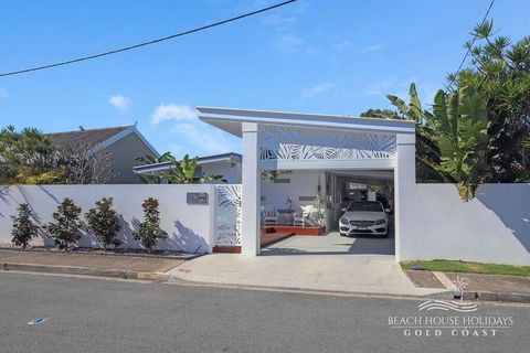 Miami Beachside Beach House - Accommodation Redcliffe 1