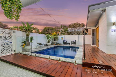 Miami Beachside Beach House - Accommodation Redcliffe 0