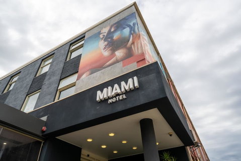 Miami Hotel Melbourne - Accommodation Redcliffe 0