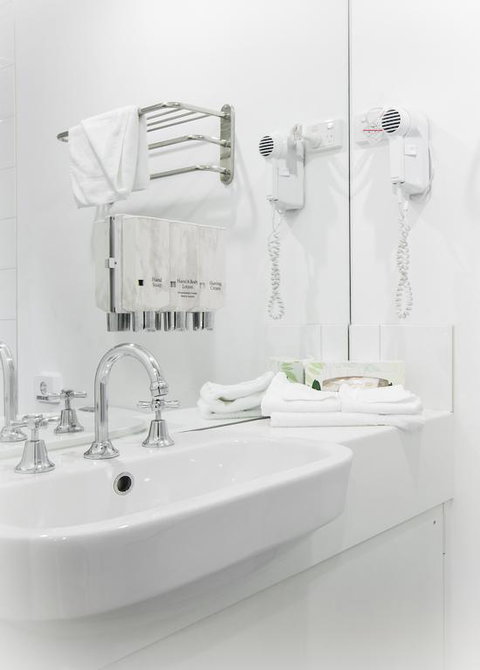 Miami Hotel Melbourne - Accommodation Redcliffe 3