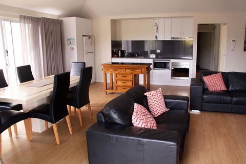 Middleton Bay Retreat - Accommodation Redcliffe 2