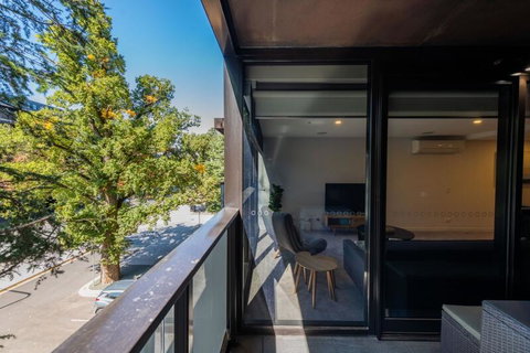 Midnight Apartments Accommodate Canberra - Accommodation Redcliffe 1