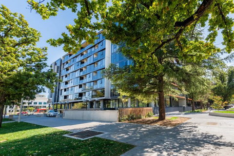 Midnight Apartments Accommodate Canberra - Accommodation Redcliffe 2