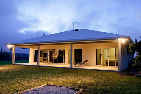 MilaViews - Accommodation Redcliffe 0
