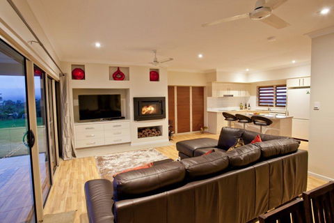 MilaViews - Accommodation Redcliffe 3