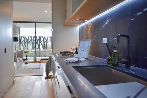 Modern And Elegant Apartment Near The Beach - Accommodation Redcliffe 1