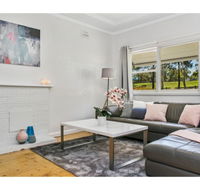 Modern Aus home on the edge of North Ryde Oval - Accommodation Redcliffe