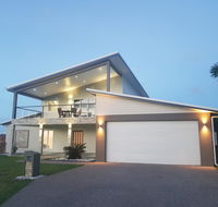 Modern Luxury Ocean Views - Accommodation Redcliffe