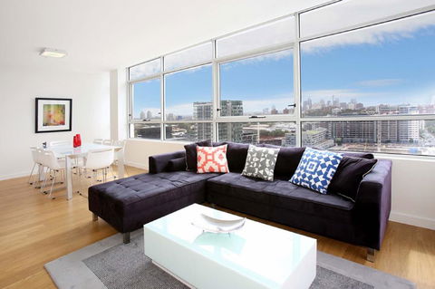 Moore To See - Modern And Spacious 3BR Zetland Apartment With Views Over Moore Park - Accommodation Redcliffe 2
