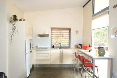 Moriarty Studio - Chic Couples Retreat - Accommodation Redcliffe 2