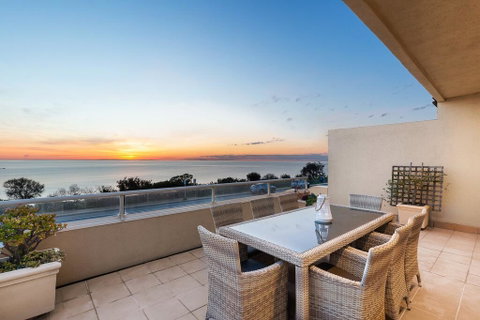 Mornington - Esplanade Escape - Accommodation Redcliffe 0