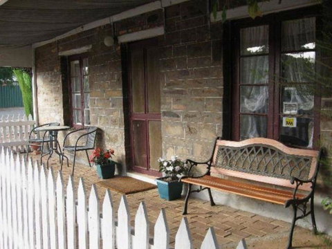 Morse Cottage - Accommodation Redcliffe 0
