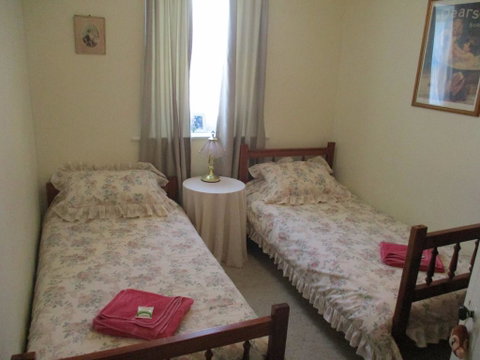 Morse Cottage - Accommodation Redcliffe 1