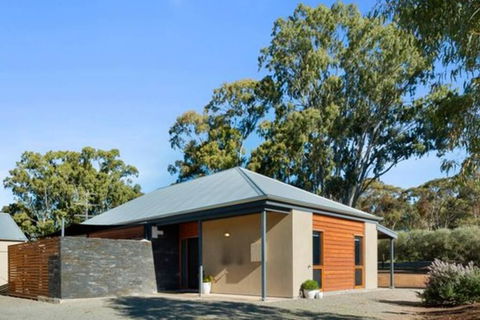 Moss's Place - Accommodation Redcliffe 0
