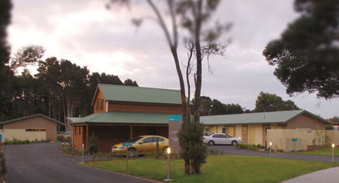 Motel Strahan - Accommodation Redcliffe 0