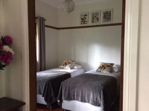 Mount Browne Cottage - Accommodation Redcliffe 2