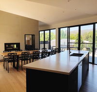 Mountain Mist Retreat - 4 Bedrooms - Accommodation Redcliffe