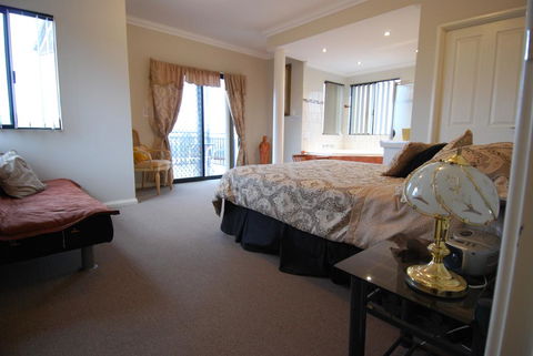 Mountain Park Retreat - Accommodation Redcliffe 3