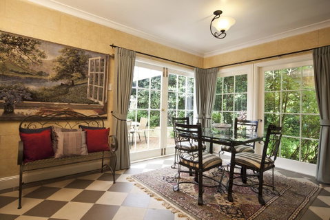 Mountain Whispers Strawberry Patch - Accommodation Redcliffe 0