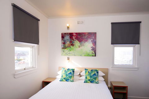 Mowbray Hotel - Accommodation Redcliffe 0