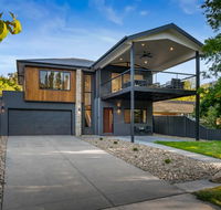 Mr Smith - Accommodation Redcliffe