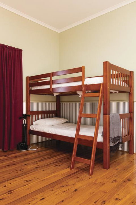 Mungo Shearers' Quarters - Accommodation Redcliffe 3