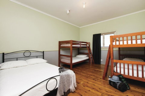 Mungo Shearers' Quarters - Accommodation Redcliffe 2
