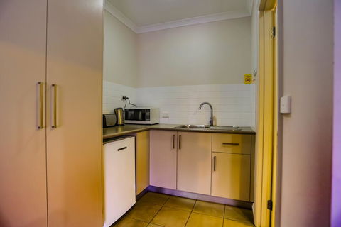Murray Waters Motor Inn & Apartments - Accommodation Redcliffe 2