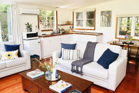 Nagoondie Studio - Accommodation Redcliffe 2