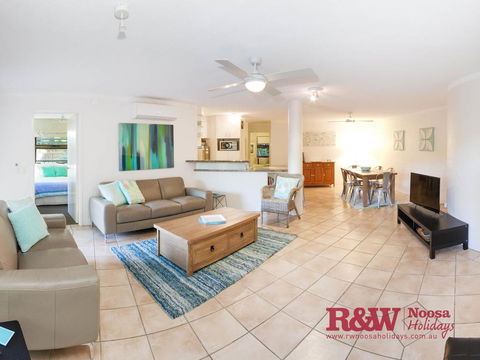 Naousa II - Accommodation Redcliffe 1