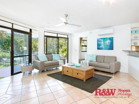 Naousa II - Accommodation Redcliffe 2