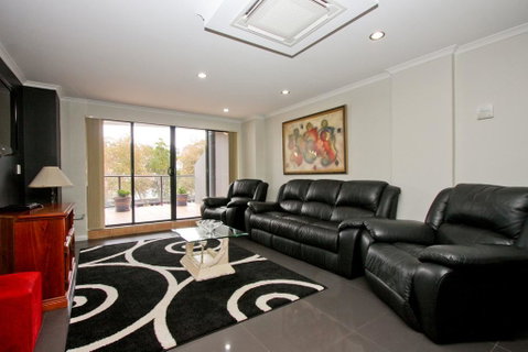 Nautilos On The Harbour - Accommodation Redcliffe 3