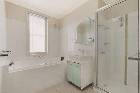 Nautilus - Accommodation Redcliffe 1