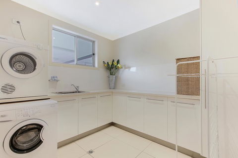 Nautilus - Accommodation Redcliffe 3