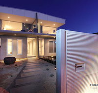 Nautilus Villa Luxury Retreat modern large double beachfront townhouse water views - Accommodation Redcliffe