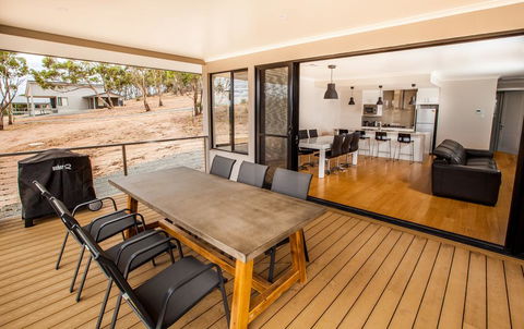 Neagles Retreat Villas - Accommodation Redcliffe 3