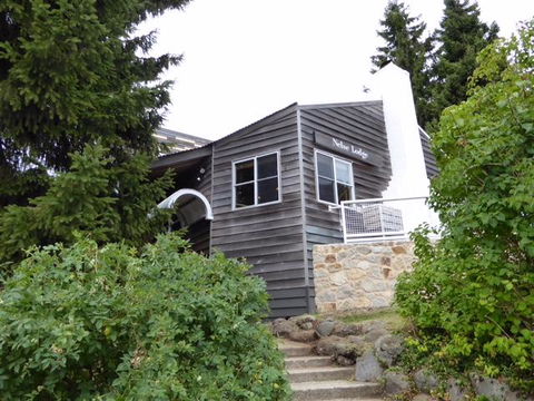 Nelse Lodge - Accommodation Redcliffe 0