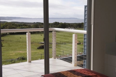 Cosy Corner Sea View Apartments - Accommodation Redcliffe 9