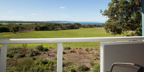 Cosy Corner Sea View Apartments - Accommodation Redcliffe 8