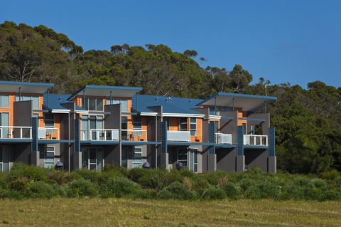 Cosy Corner Sea View Apartments - Accommodation Redcliffe 2