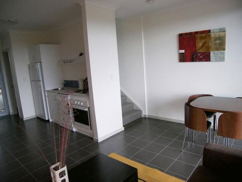 Cosy Corner Sea View Apartments - Accommodation Redcliffe 5